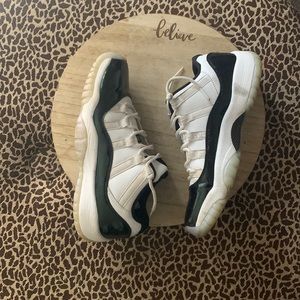 Jordan size 6Y (size 7 1/2 ) women